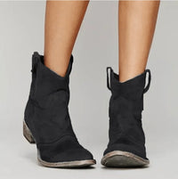 Charlotte | Damen Western Ankle Boots Wildleder Kniehohe Stiefel Flacher Absatz in Schwarz