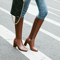 Damen Stiefel | Klassische hohe Stiefel mit Blockabsatz in Braun