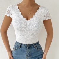 Eleganter V-Ausschnitt Bodysuit mit modernem Design in Weiß