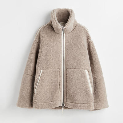 Stylische und kuschelige Sherpa Jacke für kalte Tage