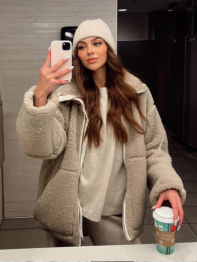 Stylische und kuschelige Sherpa Jacke für kalte Tage