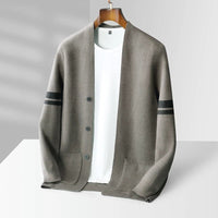 Tobias | Herren Taillierte Passform Strickjacke Pullover in Braun
