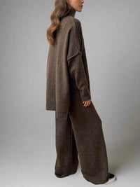 Hedda | Turtleneck Lounge Set mit Weitbein-Hose in Braun
