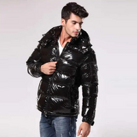 Maverick | Daunenjacke Herren | Steppjacke mit Kapuze in Schwarz Glänzend