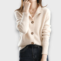 Amira – Eleganter Cardigan in Beige