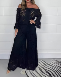 Lovely | Schulterfreier Jumpsuit aus Spitze mit weitem Bein in Schwarz