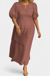 Connie Kleid: Elegante Leichtigkeit und zeitlose Vielseitigkeit in Rosa