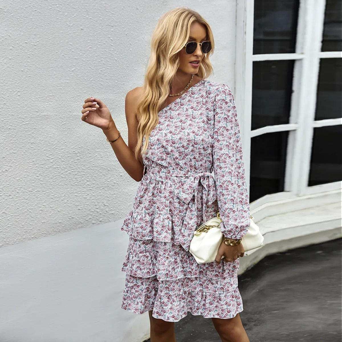 Langärmeliges Kleid mit Blumenmuster und asymmetrischer Rüsche - Emilia