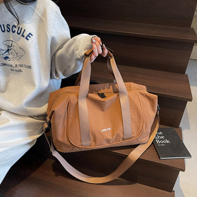 Umhängetasche für Frauen aus sportlichem und strapazierfähigem Stoff - Miranda