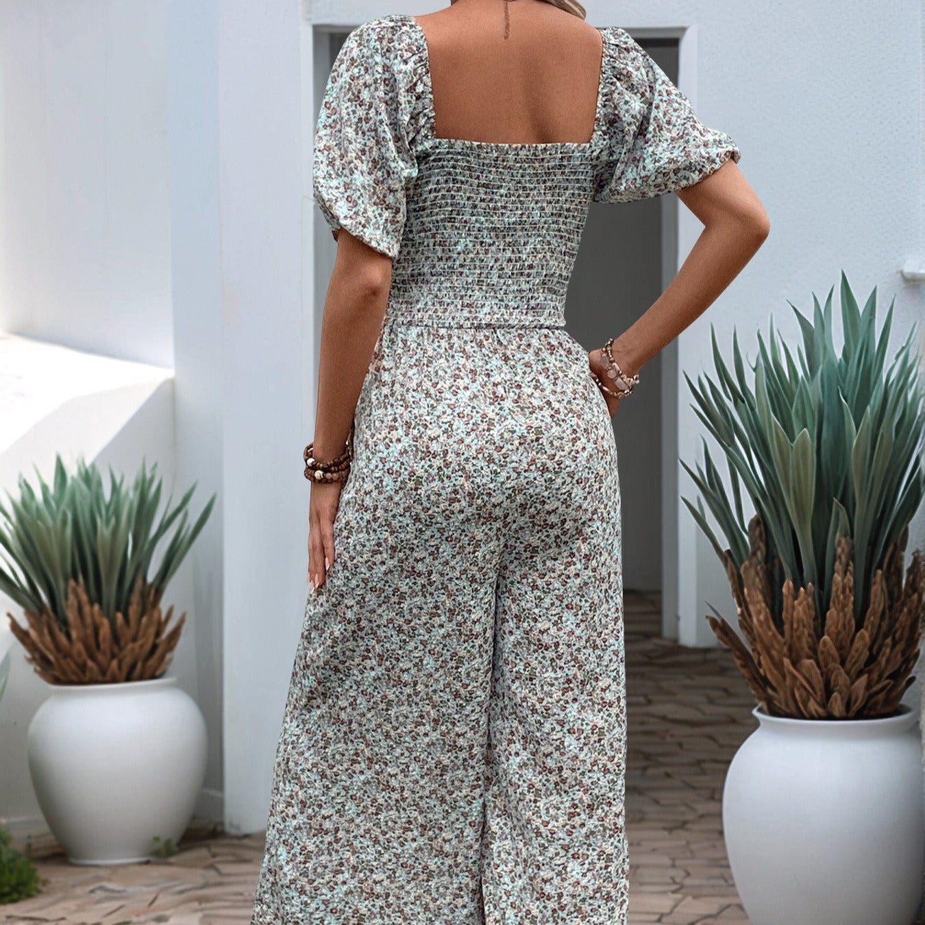 Kurzärmeliger, geblümter Damenoverall mit quadratischem Ausschnitt - Indira