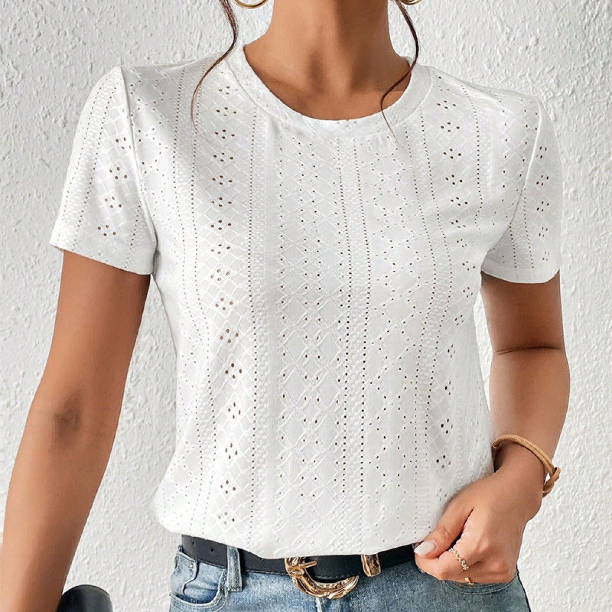 Damen T-Shirt aus Baumwolle mit Stickerei, kurzen Ärmeln und Rundhalsausschnitt - Livia