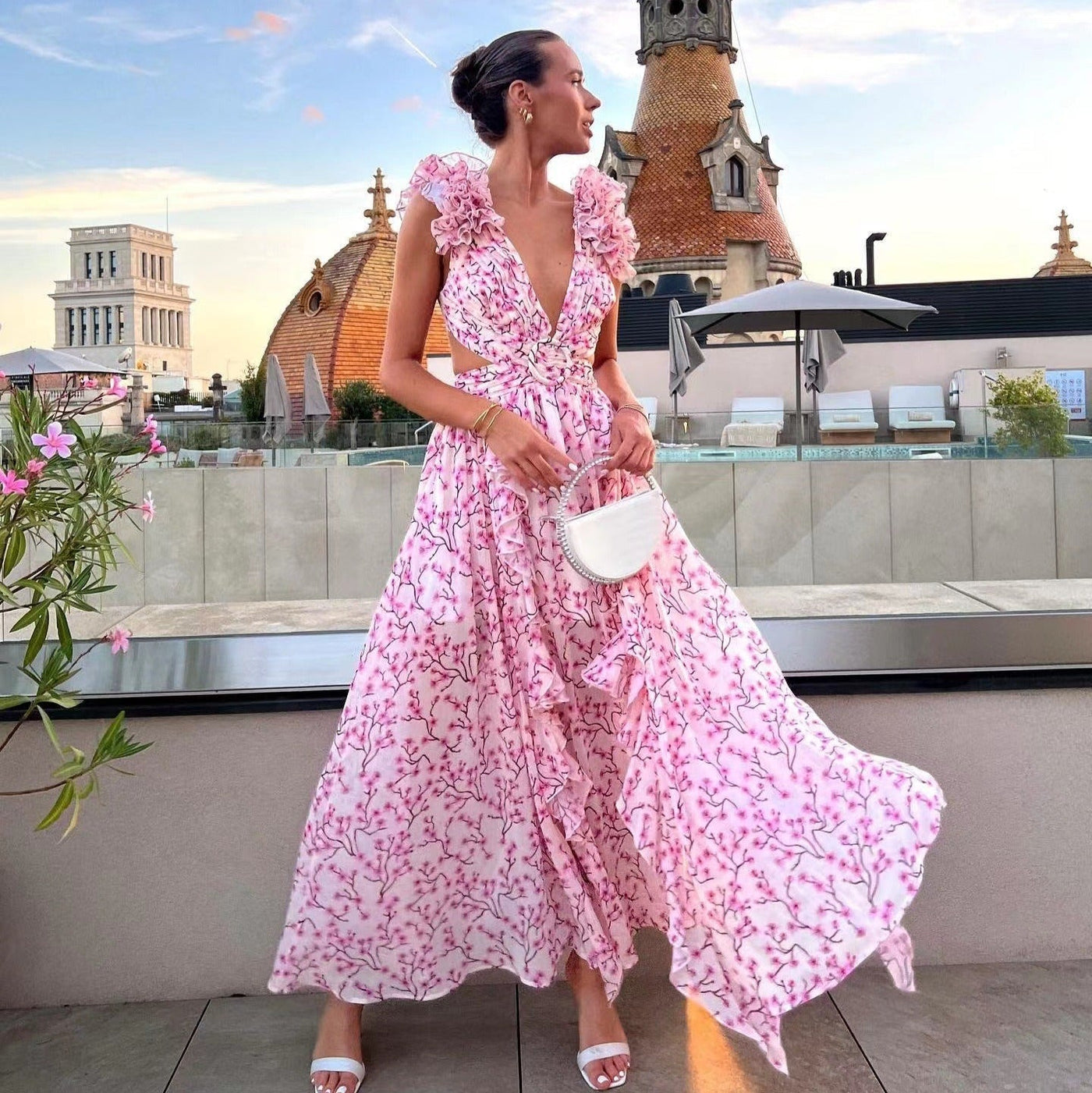 Asymmetrisches Kleid aus geblümtem Chiffon mit tiefem Ausschnitt für Damen - Mélodie