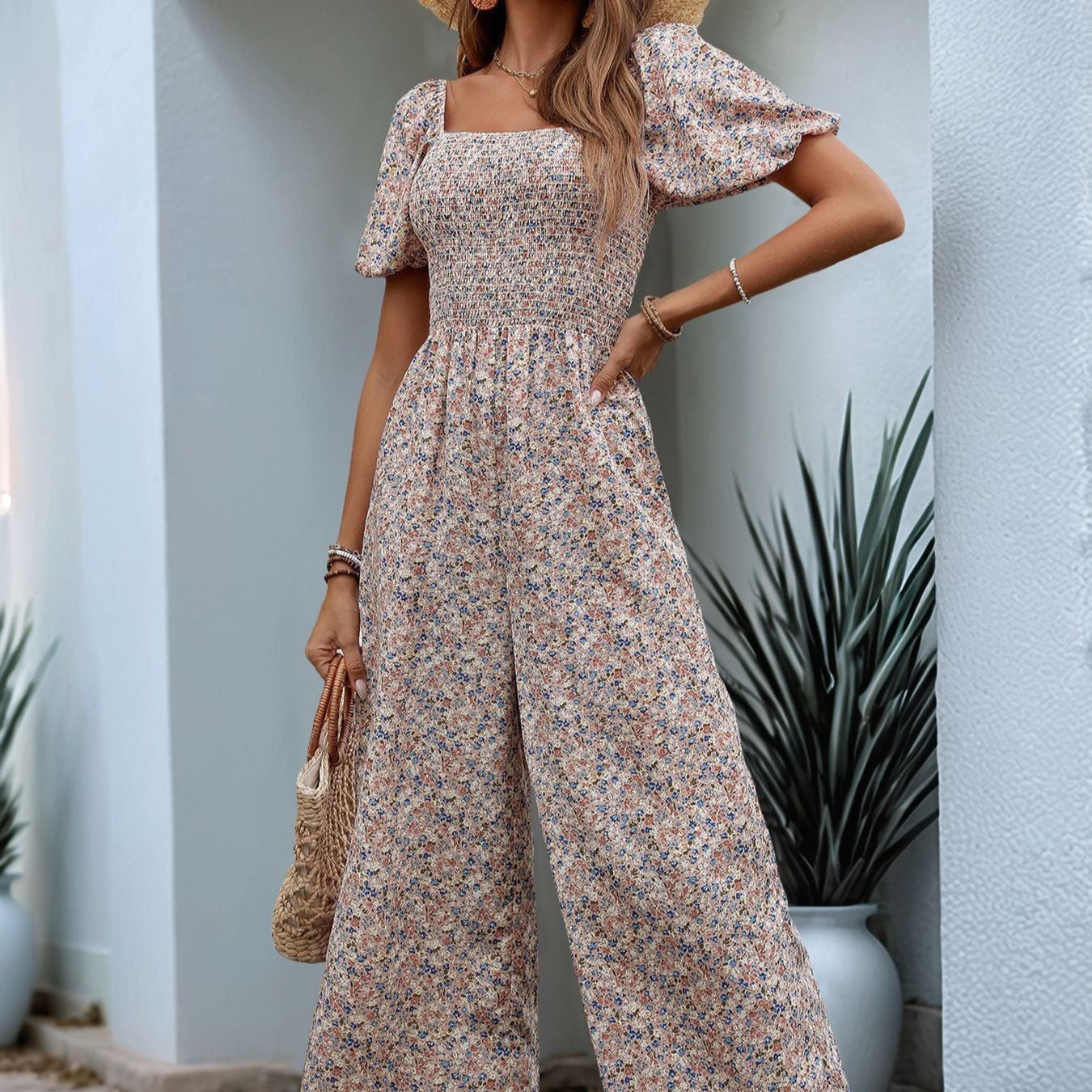 Kurzärmeliger, geblümter Damenoverall mit quadratischem Ausschnitt - Indira