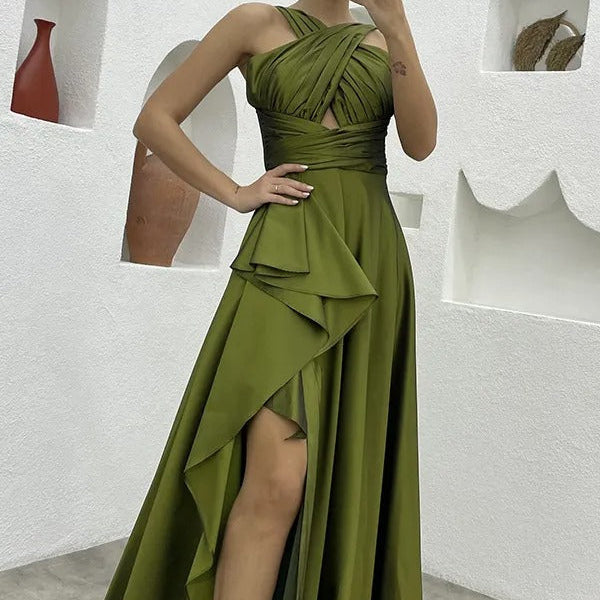 Langes plissiertes Damenkleid aus Satin mit asymmetrischem Schnitt - Natalia
