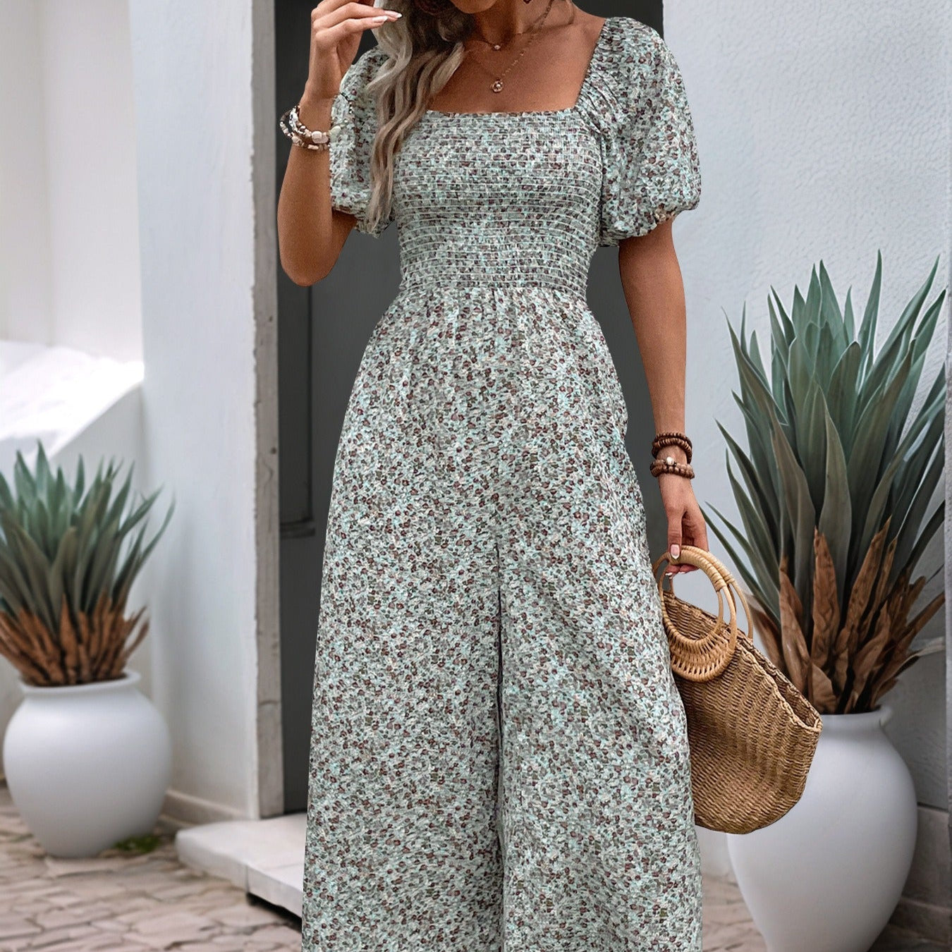 Kurzärmeliger, geblümter Damenoverall mit quadratischem Ausschnitt - Indira