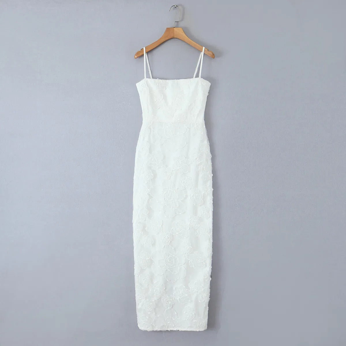 Langes Kleid aus geblümter Spitze mit eleganten Spaghetti-Trägern - Elena