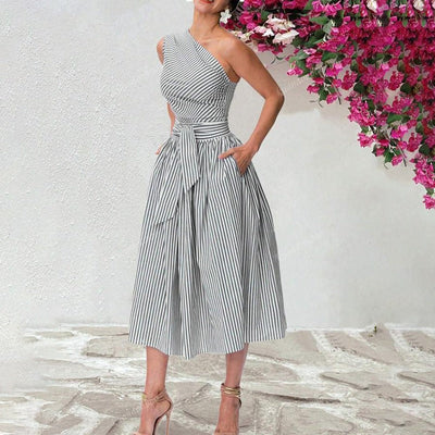 Fein gestreiftes Damen-Midikleid mit asymmetrischem Ausschnitt - Berenice