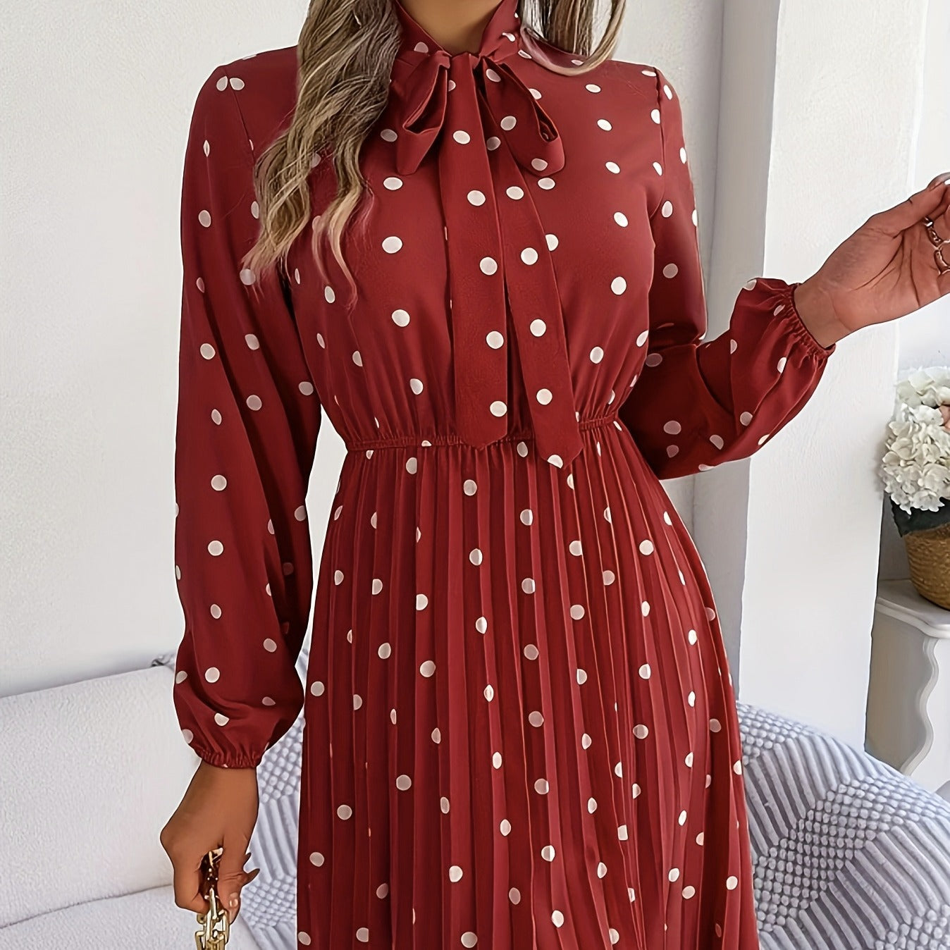 Midikleid aus Satin mit plissierten Tupfen - Cécile