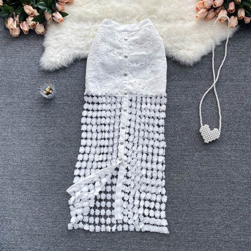 Langer Damenrock aus Spitze mit Blumendetails und Knöpfen gerader Schnitt - Solène