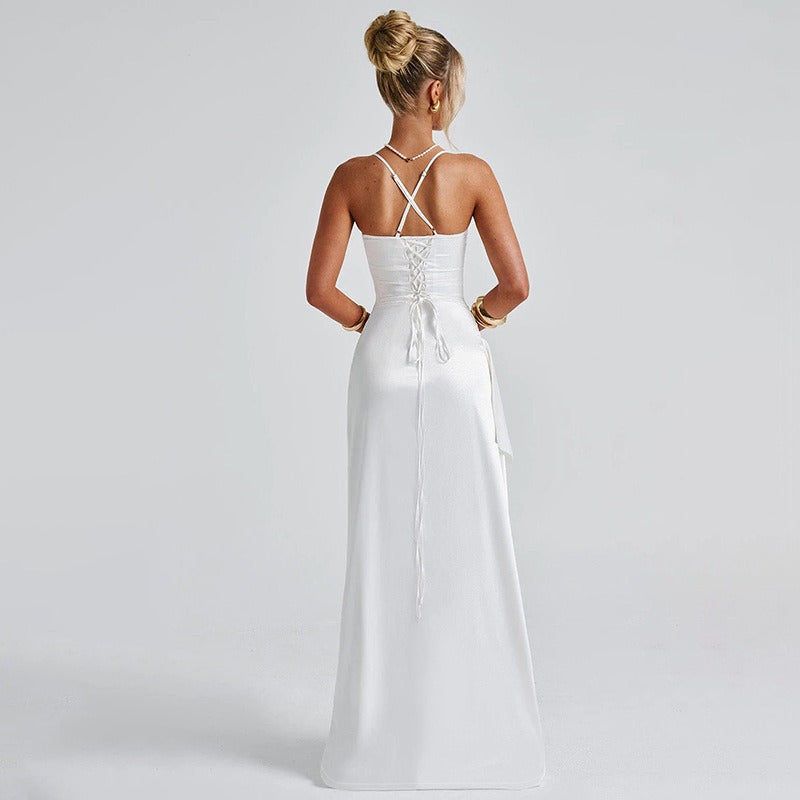 Langes Kleid aus Satin mit Rüschen und Seitenschlitz - Lorena