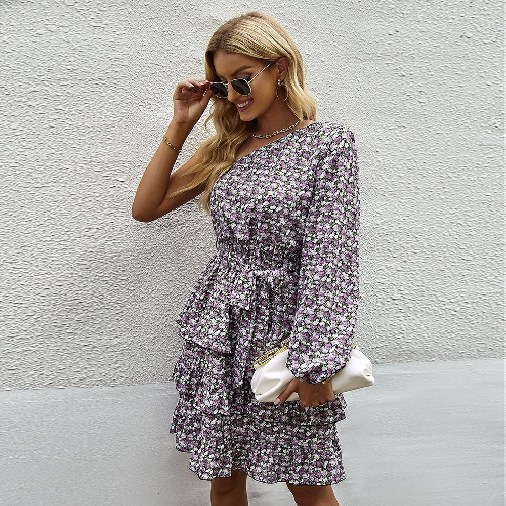 Langärmeliges Kleid mit Blumenmuster und asymmetrischer Rüsche - Emilia