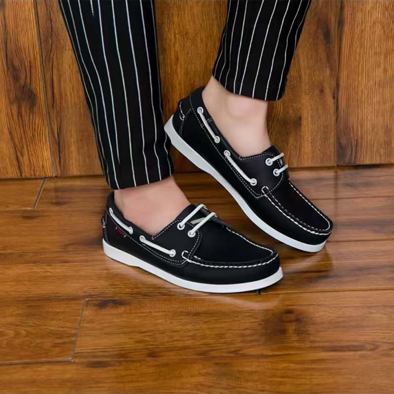 Lässige Herren-Slipper mit Ziernähten im nautischen Stil - Iñaki