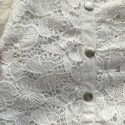 Langer Damenrock aus Spitze mit Blumendetails und Knöpfen gerader Schnitt - Solène