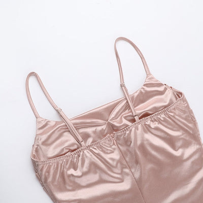 Langes Damenkleid aus Satin mit Seitenschlitz und drapiertem Ausschnitt - Violett