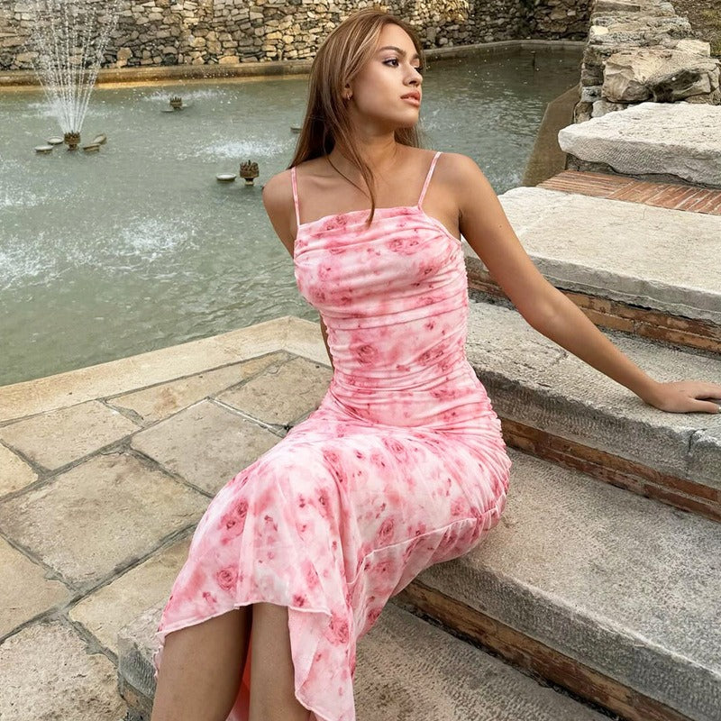 Langes, tailliertes Kleid mit Blumendruck und dünnen Trägern - Nery