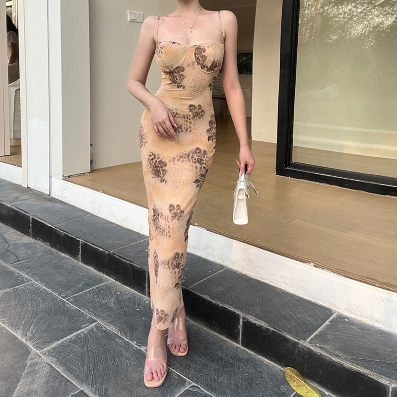 Langes tailliertes Damenkleid mit dünnen Trägern und Korsett-Effekt - Sarai