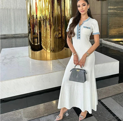 Langes Kleid aus Rippenstrick mit Denim-Details - Mariela