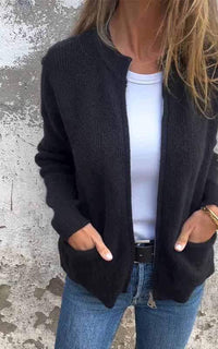 Mila | Strickjacke mit Reißverschluss und Tasche in Schwarz
