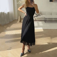 Kristina | Ärmelloses Midikleid mit eckigem Ausschnitt in Schwarz