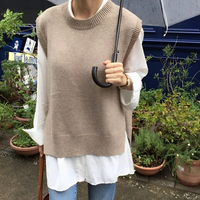 Ermengard | Kurze Damen Strickjacke | Schwarze in Haferflocken