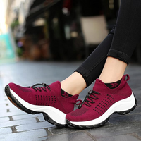Rhealyn | Damen Leicht Sportschuhe | Schwarz in Rot