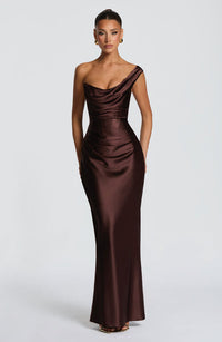 Leni | Damen Figurbetontes One-Shoulder Satin Abendkleid in Braun