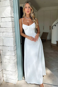 ALANIS | MITTELLANGES KLEID in Weiß