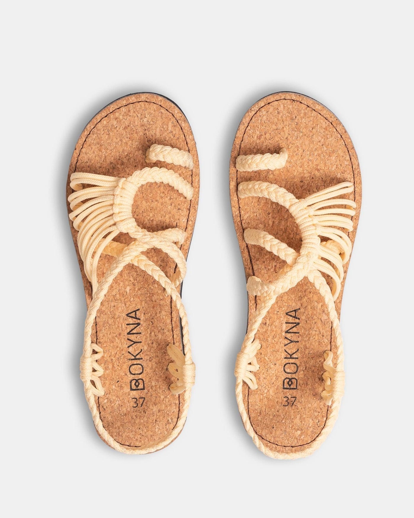 Mica - Spaziergang bei Sonnenuntergang: Flache Sandalen mit geflochtenen Riemen | Bunte geflochtene Sommersandalen