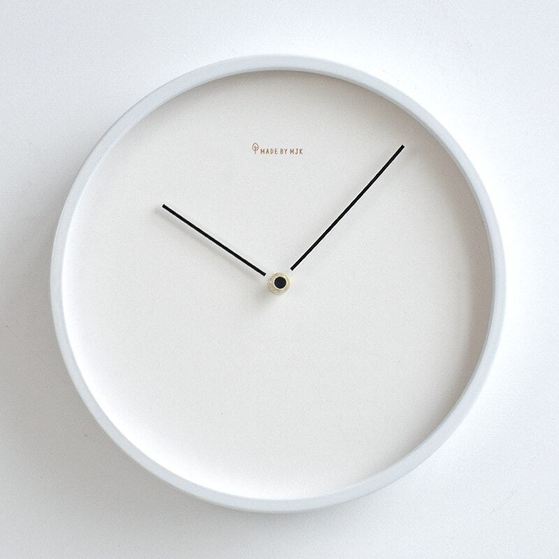 Minimalistische skandinavische Wanduhr - Skara