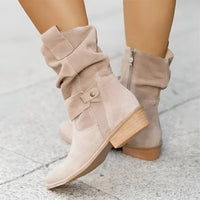 Zeitlose Eleganz: Exklusive Lederstiefel in Beige