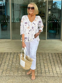 Frida | Florale Bluse mit V-Ausschnitt in Weiß