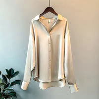 Genevieve - Elegante Satinbluse mit fließendem Schnitt in Champagner
