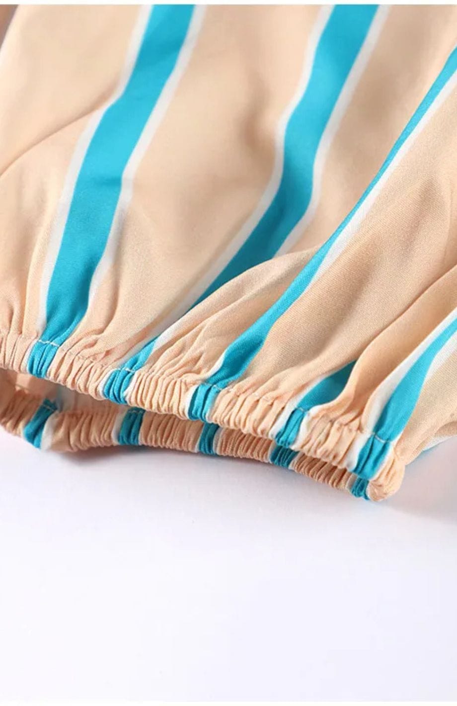 Diana - Elegantes, gestreiftes, rückenfreies Maxikleid