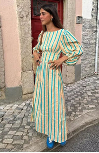 Diana - Elegantes, gestreiftes, rückenfreies Maxikleid in Gelb