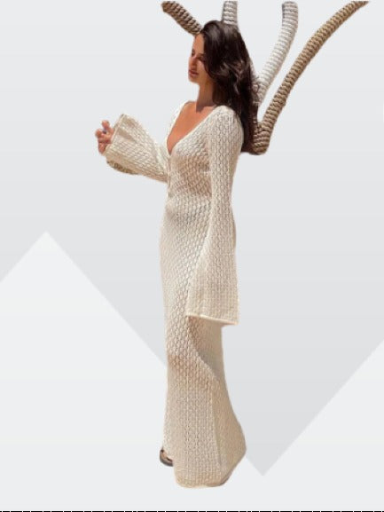 Eleganz Pur | Transparentes Kleid mit Tiefem V-Ausschnitt