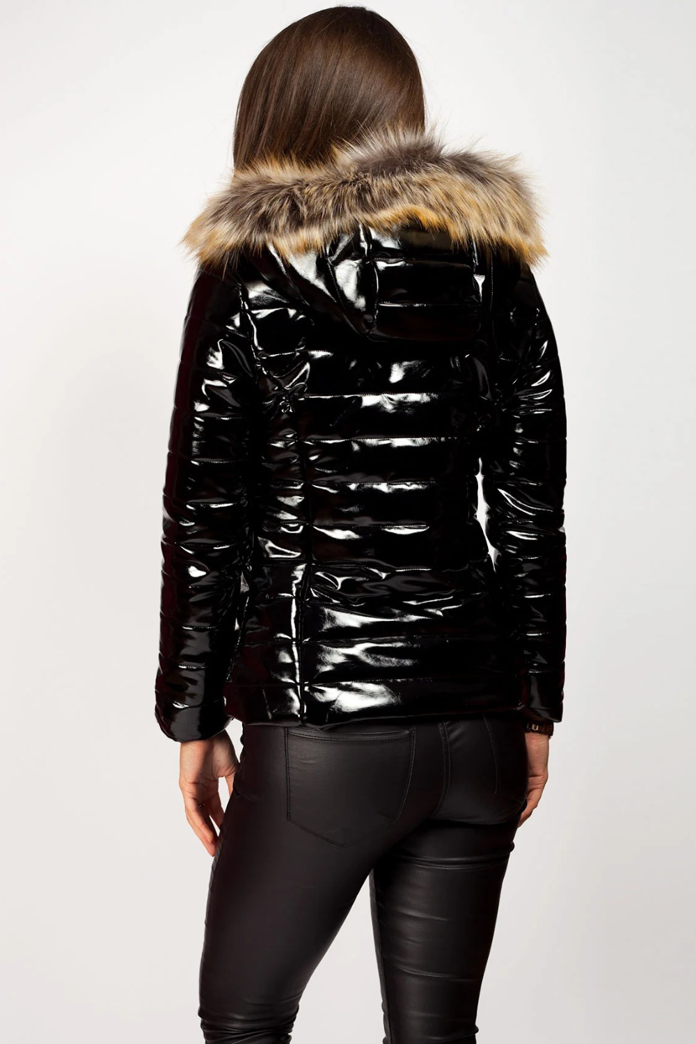 Schwarz glänzender Parka mit Kapuze für Damen | Winter