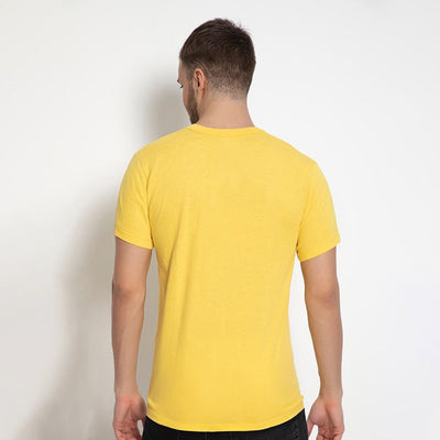 Set aus 3 Herren T- Shirts, 100% Baumwolle (strapazierfähig), Doppelkragen (verbreitert sich nicht), Reguläre Passform (komfortabel), GELB (für jeden Stil)