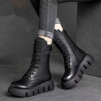 Laksha - Orthopädische Stiefel aus Leder in Schwarz