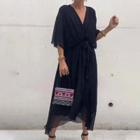 Losfallende Maxi-Kleid mit V-Ausschnitt – Elara in Schwarz