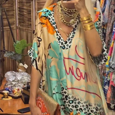 Paulina® | Bedrucktes Damenkleid mit kurzen Ärmeln und tiefem V-Ausschnitt